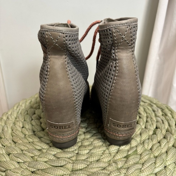 Sorel 1964 Premium Dove Gray Perforated Leather Hidden Wedge Lace Up Boots NWOB - Picture 7 of 9